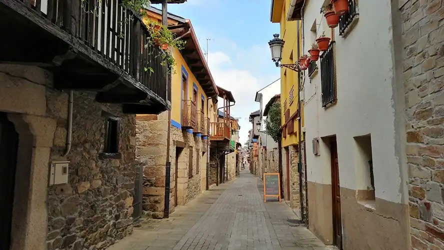 Calle Real, un viaje en el tiempo - qué ver en Molinaseca