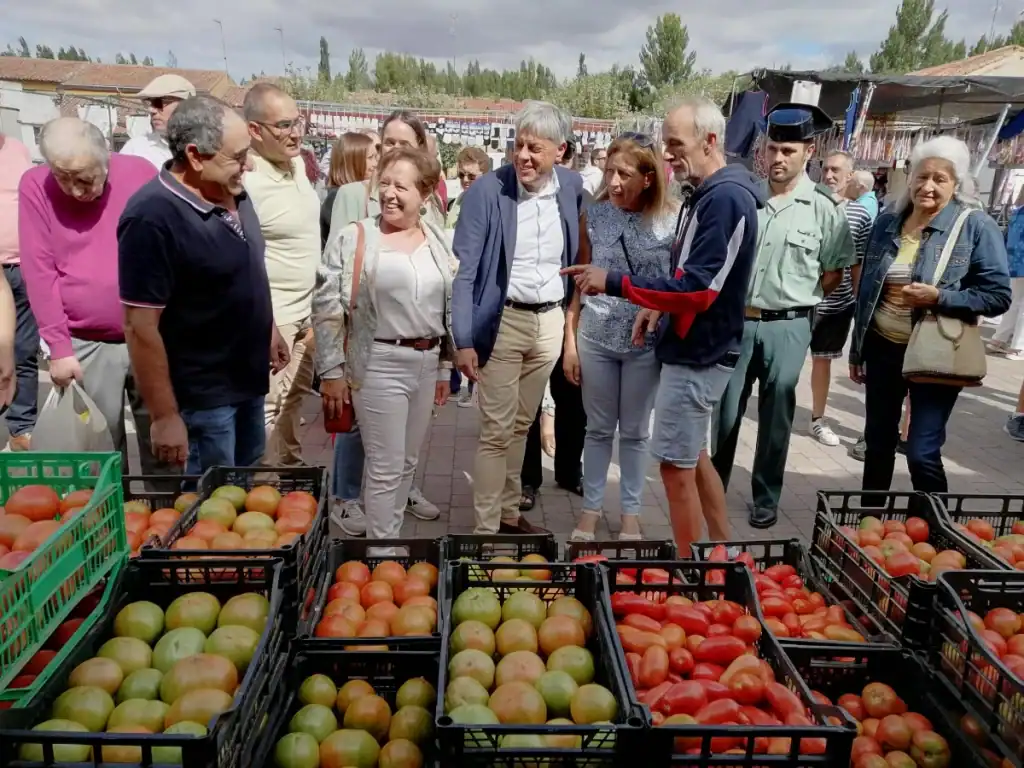 Puestos en la Feria del Tomate Mansilla de las Mulas 2025
