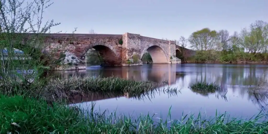 Puente de La Vizana en Alija del Infantado - pueblos bonitos cerca de La Bañeza