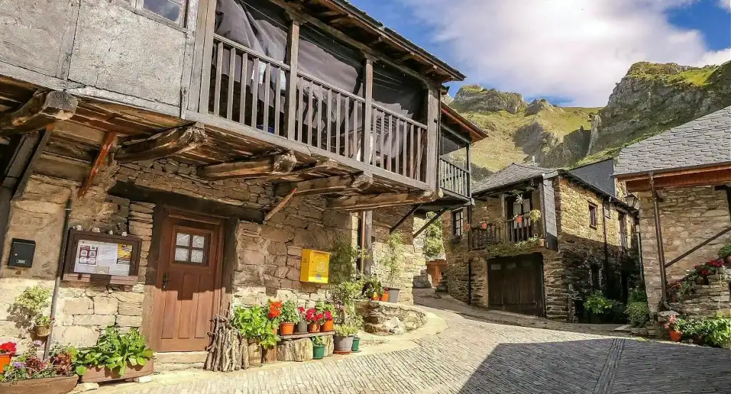 Peñalba de Santiago, un pueblo ideal para visitar en tus escapadas de montaña en León